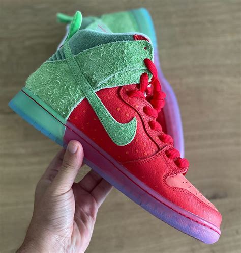 Sb Dunk High strawberry cough